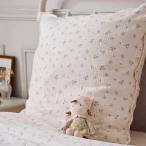 Poupée en velours et tissu Liberty