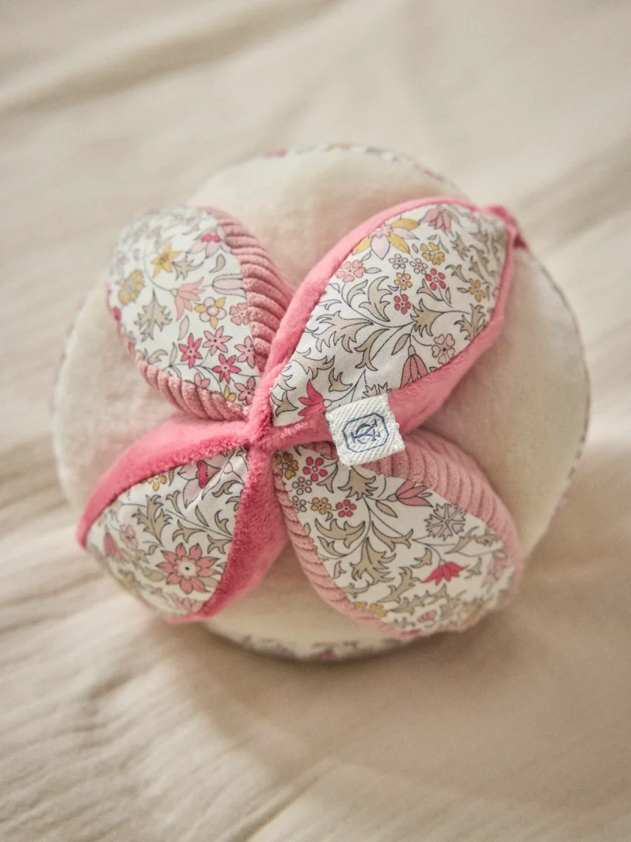 Balle d'éveil en velours et tissu Liberty – Image 3