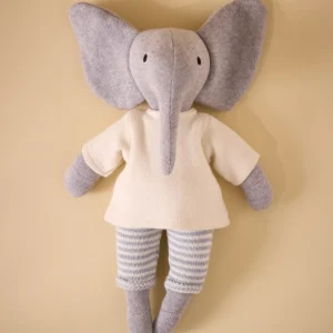 Peluche éléphant en tricot avec un ensemble en point mousse
