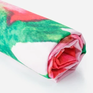 Serviette en microfibre rose à imprimé de fraises