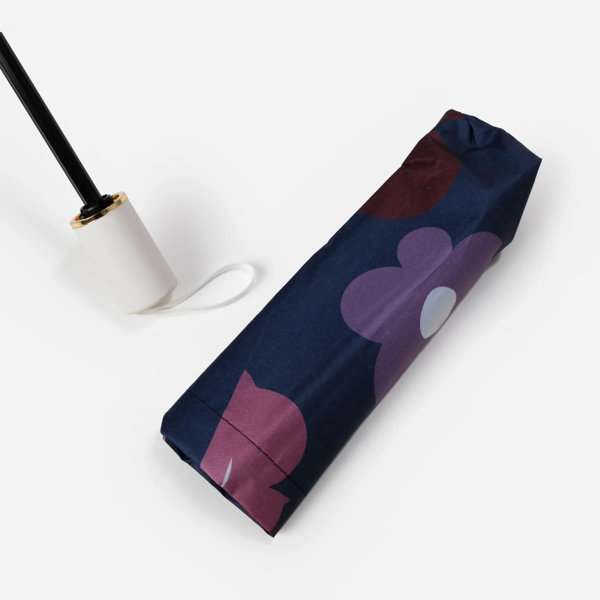 Parapluie marine avec fleurs colorées et sac de rangement – Image 6